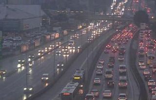 İstanbul’da yağmur yağdı, trafik yoğunluğu...