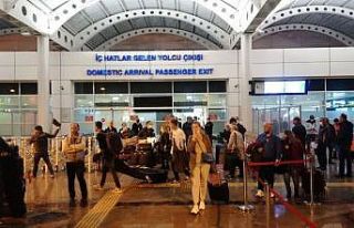 İstanbul’dan gelen uçak Antalya’ya inemeyince...