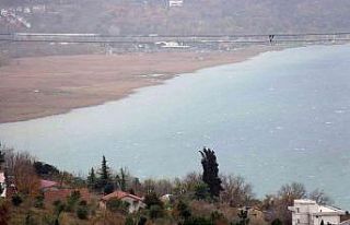 İstanbul’un arka bahçesindeki gölün rengi değişti