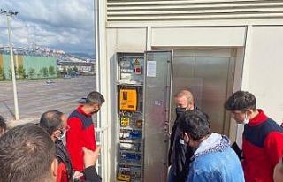 İtfaiye erlerine asansörlerden teknik kurtarma eğitimi