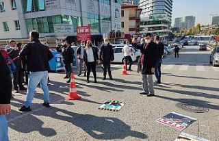 İYİ Parti önünde Türkkan protestosu