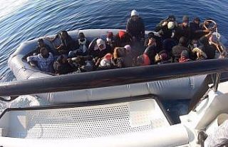 İzmir açıklarında 44 düzensiz göçmen kurtarıldı