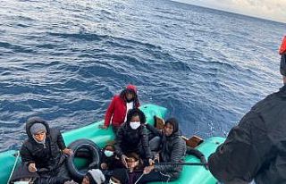İzmir açıklarında 61 düzensiz göçmen kurtarıldı