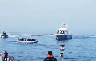İzmir açıklarında 75 düzensiz göçmen kurtarıldı