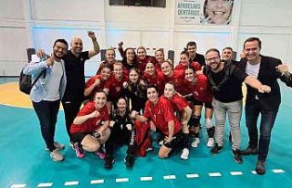 İzmir Büyükşehir Belediyesi Kadın Hentbol Takımı,...