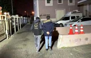 İzmir merkezli FETÖ operasyonunda 44 tutuklama