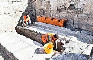 İzmir’de heyecanlandıran buluntu: Antik tiyatro...