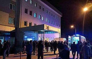 İzmir’de minibüs traktör römorkuna çarptı:...