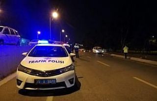 İzmir’de otomobille motosiklet çarpıştı: 1...
