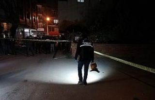 İzmir’de sokak ortasında silahla vurulan kişi...