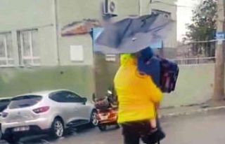 İzmir’de trafik polisinden yürekleri ısıtan...