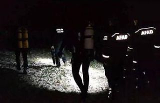 İznik Gölü’nde kayıp kardeşleri arama çalışmaları...