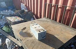 Jandarma çalıntı aküleri hurdacıya satılmak...