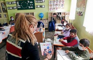 Jandarma çocuklara kişisel güvenlik önlemlerini...