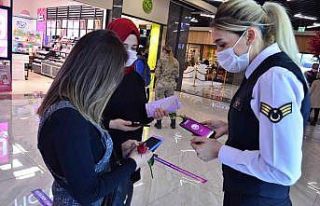 Jandarma kadınları bilgilendirdi