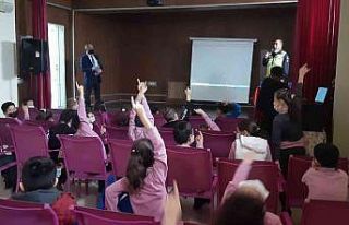 Jandarma küçük trafik dedektiflerini eğitiyor