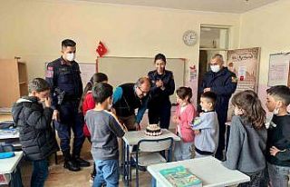 Jandarma öğretmenleri unutmadı