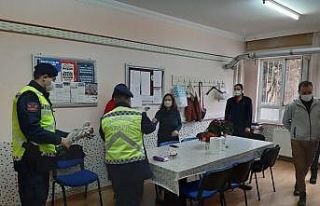 Jandarma personeli öğretmenleri unutmadı