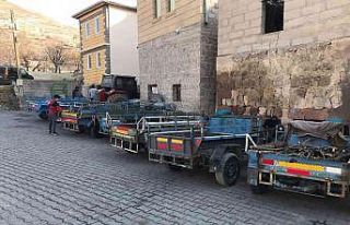 Jandarma reflektör dağıttı