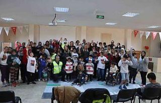 Jandarma’dan 45 otizmli çocuğa ’Trafik dedektifi’...