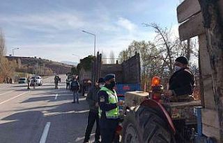 Jandarmadan "Güvenli Trafik Bi Hareketine Bakar"...