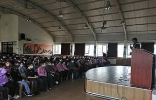 Jandarma’dan öğrencilere trafik semineri