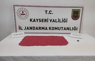 Jandarmanın arama yaptığı evde 3 bin adet uyuşturucu...