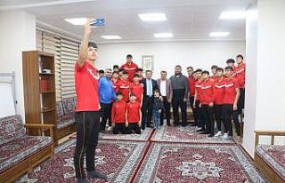 Kabakcı, Güreş sporcuları ile sohbet etti