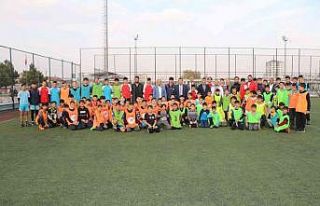 Kabakcı’dan genç futbolculara tatlım ikramı