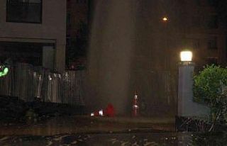 Kadıköy’de su borusu patladı mahallenin suyu...