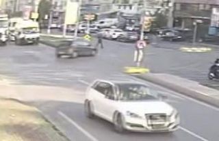 Kadıköy’de yolun karşısına geçen yaşlı kadına...