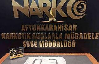 Kadın uyuşturucu taciri 504 gram metamfetamin ile...