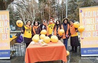 Kadına yönelik şiddete hayır dedi, KADES uygulamasını...