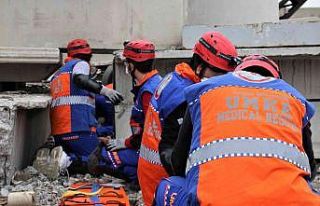 Kahraman UMKE personeli sürekli eğitiliyor