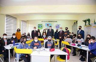 Kahramankazan Belediyesi okul ve öğrencilere destek...