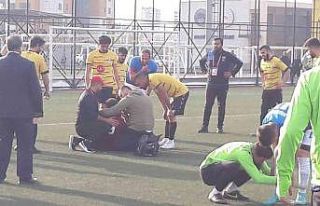 Kaleci sahada bayıldı