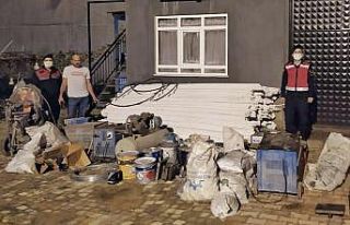 Kameraları ve kayıt cihazını söken hırsızlar...