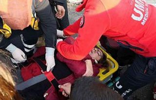 Kamyonet ile otomobil çarpıştı: 1 yaralı