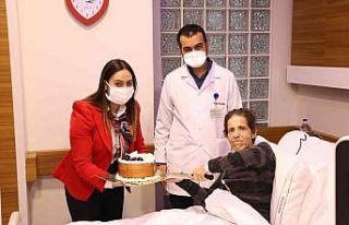 Kanser tedavi gören öğretmene sürpriz kutlama