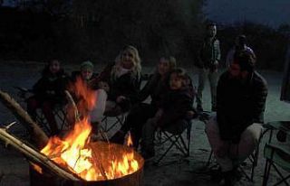 Kapadokya’nın soğuğunda halay çekerek ısındılar