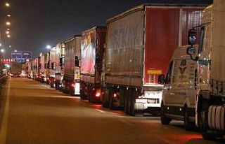 Kapıkule’de TIR kuyruğu 11 kilometreyi buldu:...
