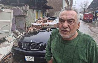 Karabük’te fırtına çatıları uçurdu, ağaçları...