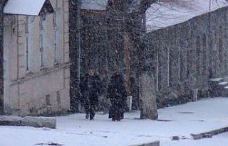 Karslılar güne kar yağışıyla uyandı