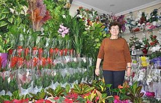 Kars’ta çiçekçiler öğretmenler için hazırlanıyor