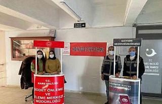 Kars’ta polis vatandaşları bilgilendiriyor