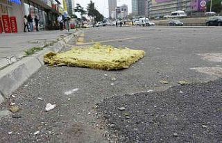 Kartal’da lodos nedeniyle rezidans duvarından kopan...