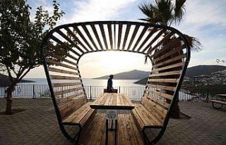 Kaş’a yeni kent mobilyaları