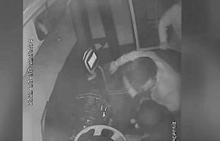 Kavgada bıçaklandı, kendisini sakinleştirmek isteyen...