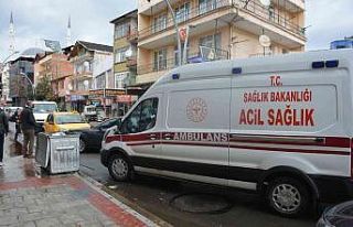 Kaygan zemin kazayı getirdi, taksici hafif yaralandı