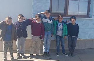 Kaymakam Balcı minik çocukları evine davet etti